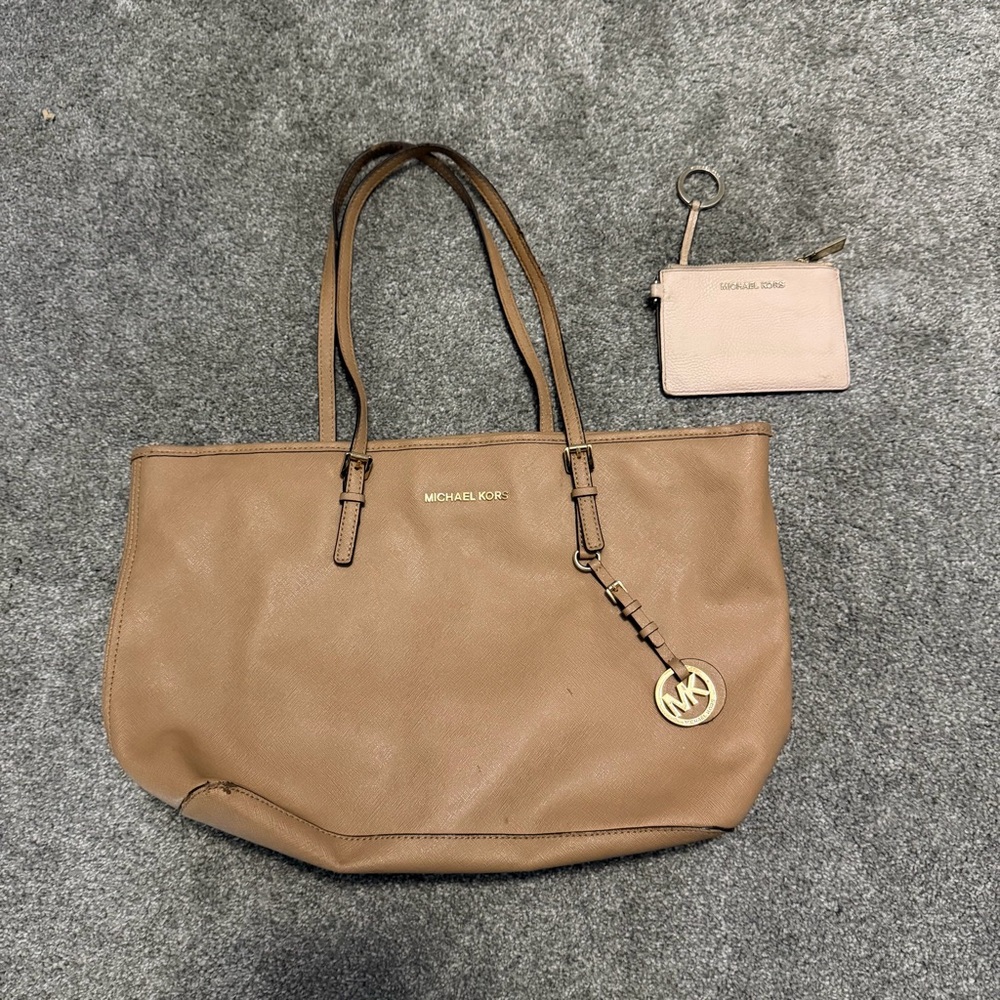Used Michael kors hand bag with small coin purse